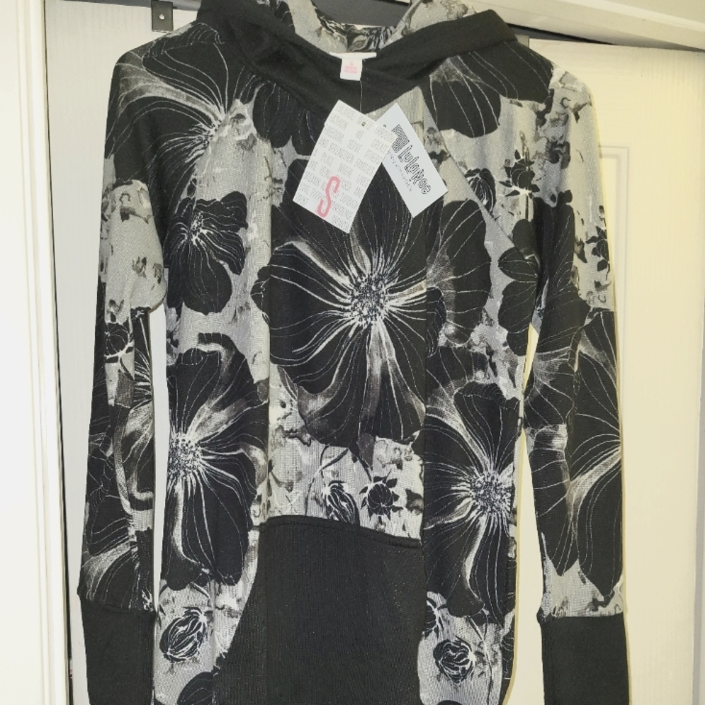 NWT, LuLaRoe S Amber: Black & Gray Floral